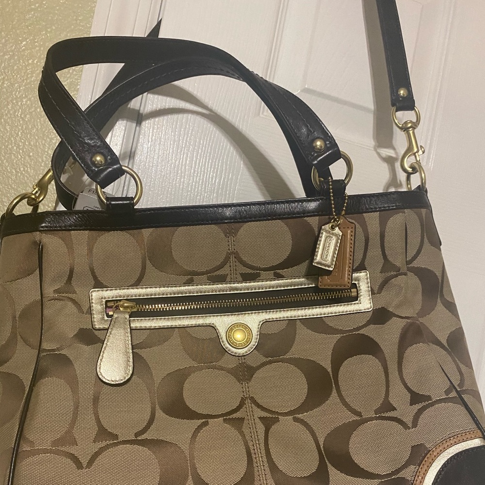 Brand new signature Coach bag - Picture 3 of 10